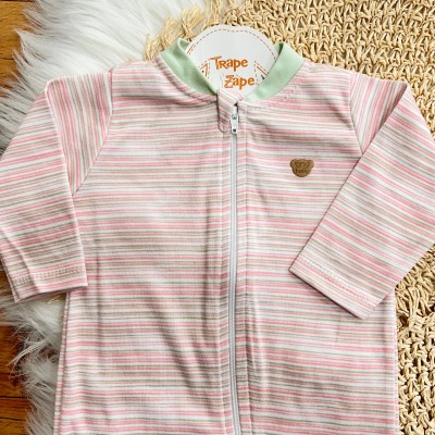 Kit 2 Macacões + Naninha Ursinha - Safari Fofinho - Rosa e Verde Kit 2 Macacões + Naninha Ursinha - Safari Fofinho - Rosa e Verde